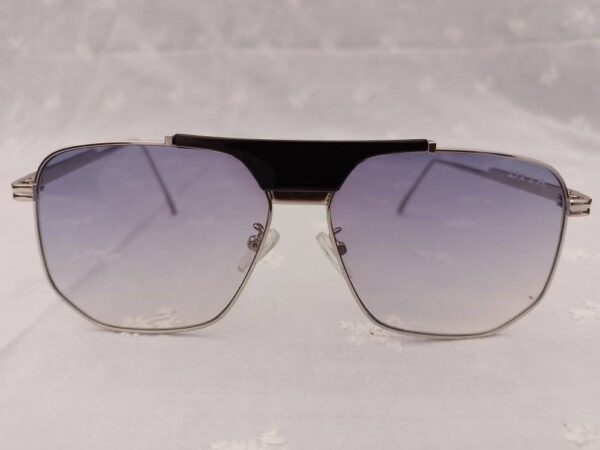 Lightweight metal frame glasses for professional men in Pakistan