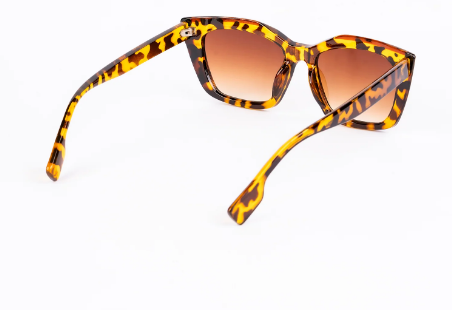 Trendy Leopard Print Cat-Eye Sunglasses for Women - Image 4