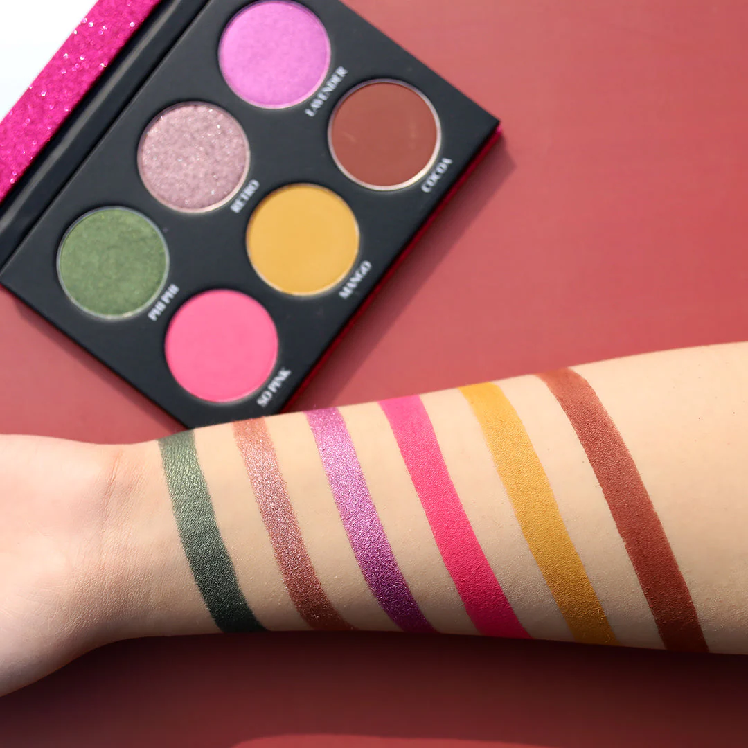 BEAUTY BY AMNA THE HOLIDAY PINK PALLET1